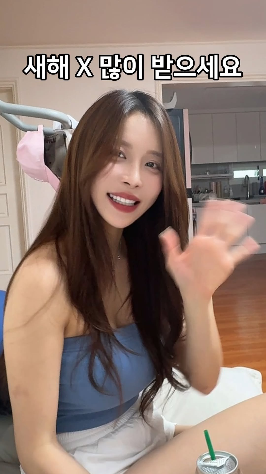 yunu_queen_96 게시물 이미지: 2026년 새해 인사 레전드 (뒷부분 주의).내 귀가 이상한 건가? 🤣

#새해인사...