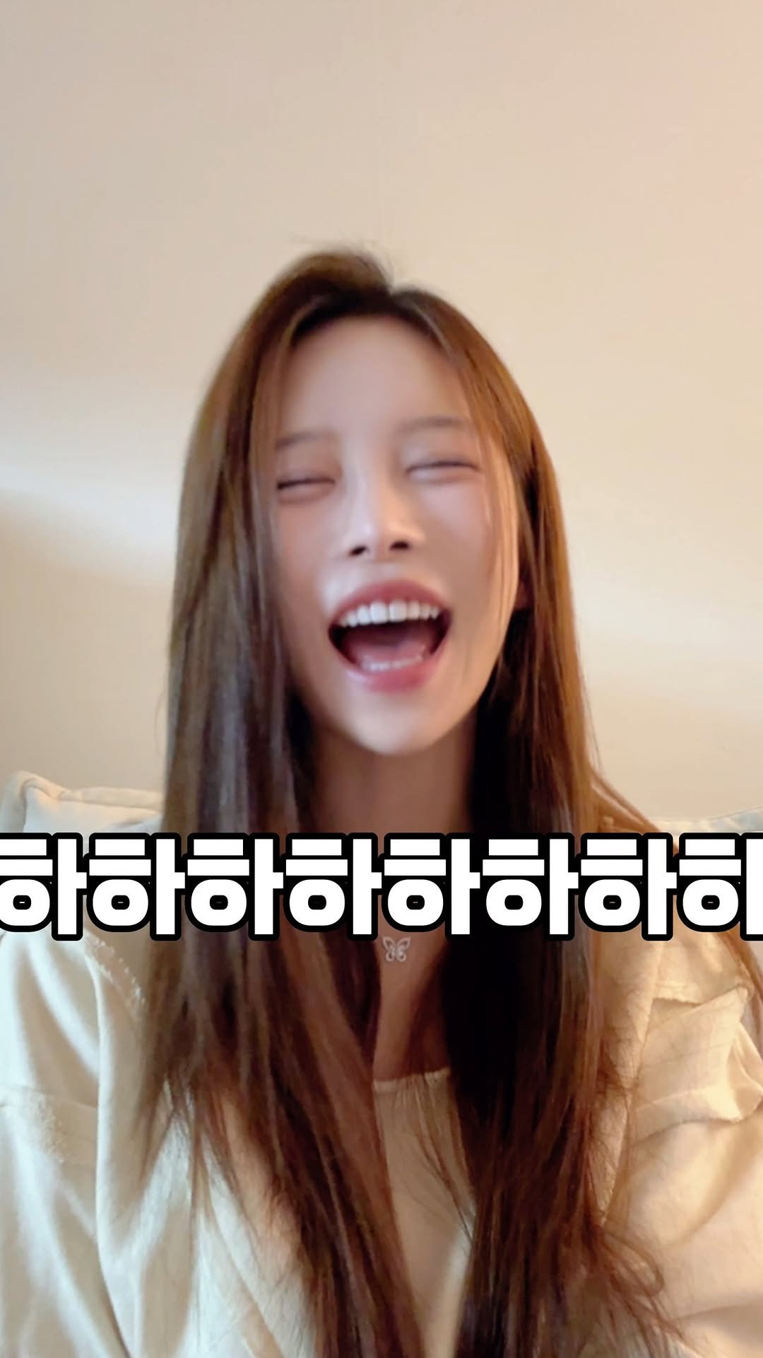 yunu_queen_96 게시물 이미지: 한글이 무서운 이유
'ㅎ' 하나가 사람을 이렇게 만드네.
#한글 #우주최강여친