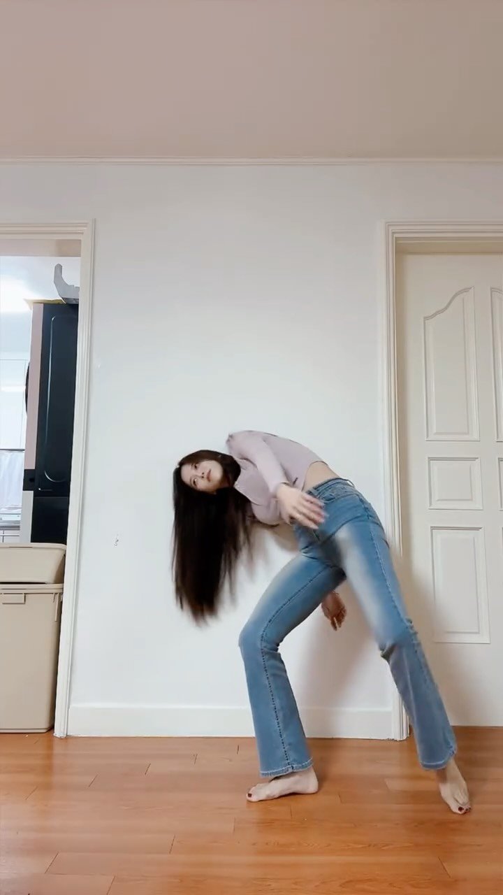 yunu_queen_96 게시물 이미지: 마음은 김연아인데 몸은 그냥 벽돌 그 자체인 여친 ㅋㅋㅋ 
몸치친구 @태그

#커플...