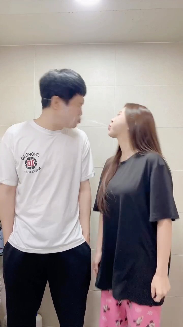 yunu_queen_96 게시물 이미지: 웃음 참기 챌린지🤣🤣🤣
웃다가 숨넘어 갈뻔🤣🤣🤣

#커플 #웃음참기챌린지 #웃긴영상...