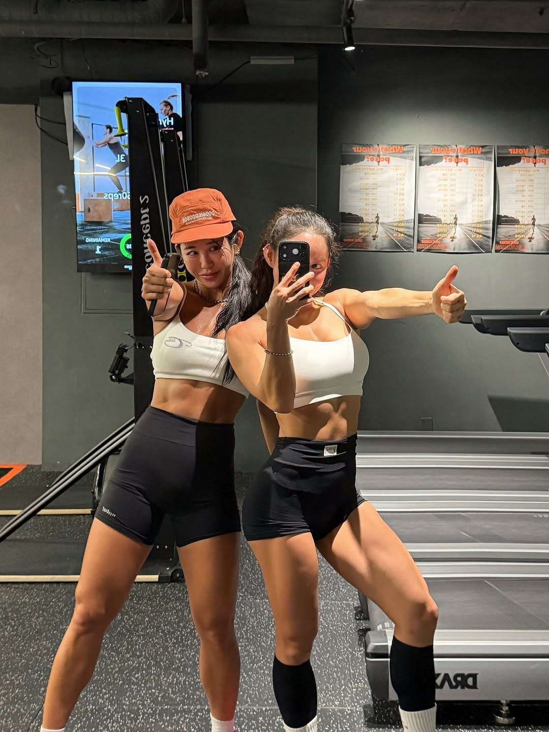 yuny_fit 게시물 이미지: 스웻먼데이 캡짱이예요 

우리 맨날 사서 고생하는데 행뽀카다🧡

#스웻먼데이...