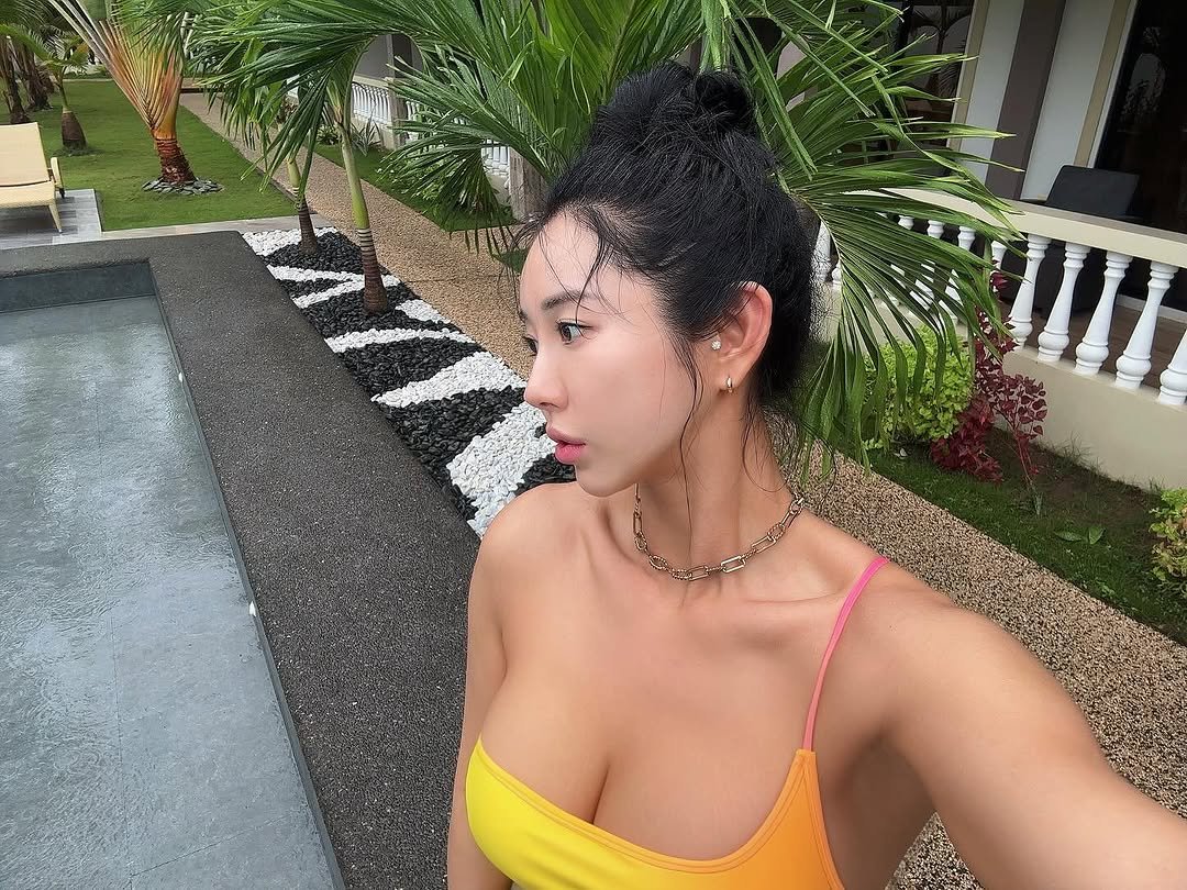 yuny_fit 게시물 이미지: 비오면 어때 안그래? 

집콕이 이렇게 호화스러운데 🧡

#필리핀 #보홀 #집순이