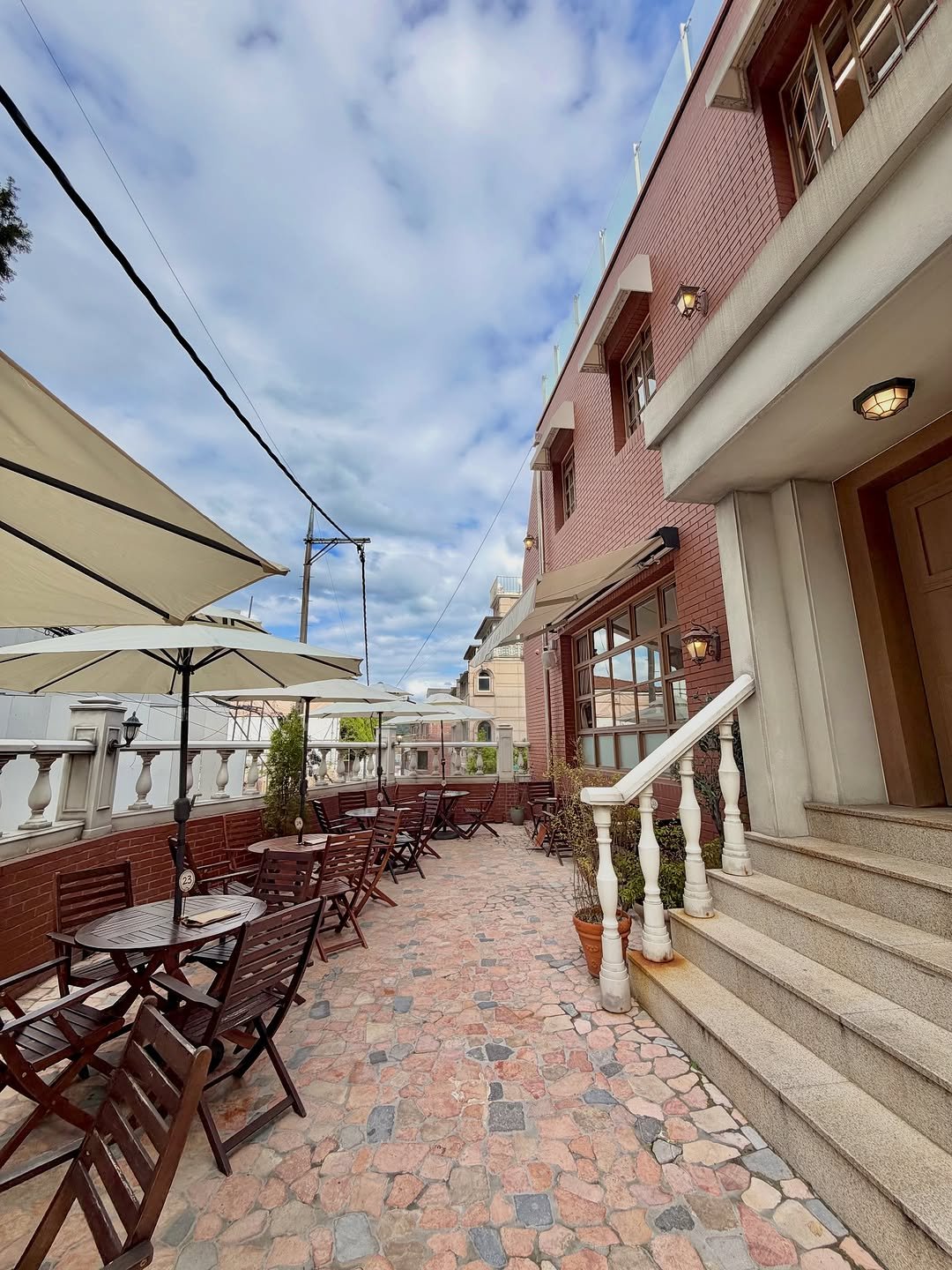 Photo by 오유희 유피마켓 on October 21, 2025. May be an image of outdoors and text.