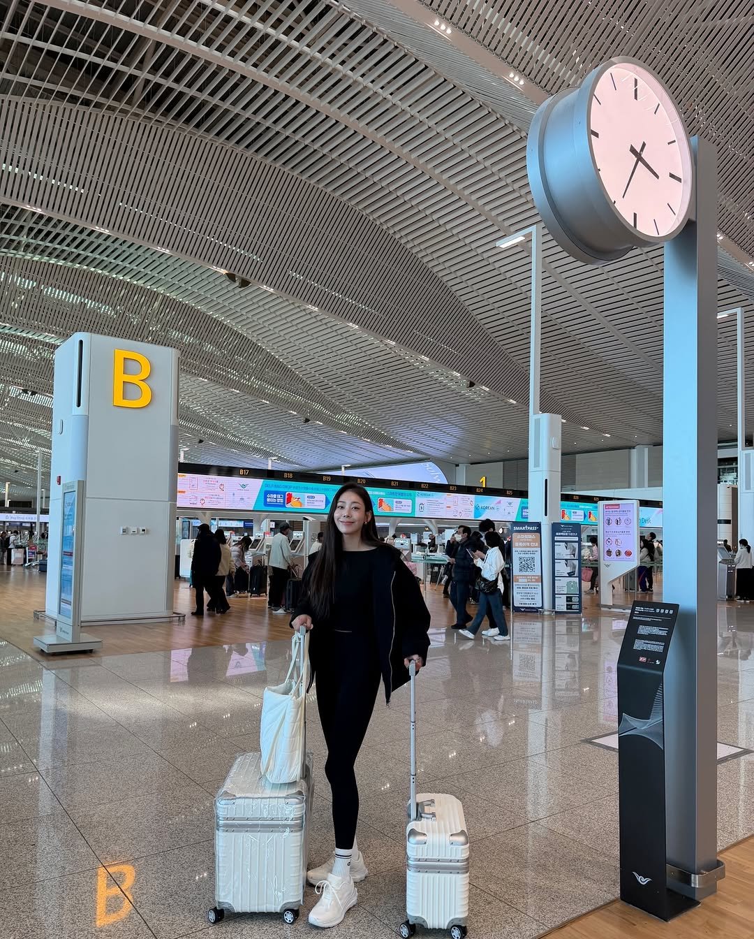 Photo shared by 오유희 유피마켓 on February 13, 2026 tagging @yupiyupi_up. May be an image of suitcase, luggage, terminal and text.