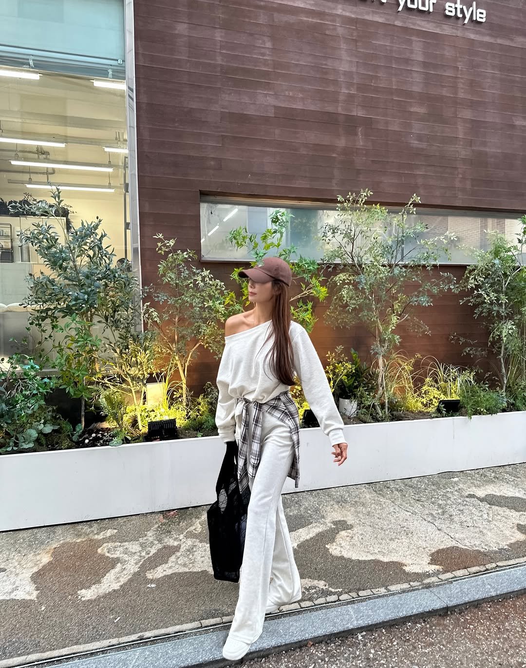 Photo shared by 오유희 유피마켓 on September 05, 2025 tagging @maisonmaster__official. May be an image of 1 person and text.