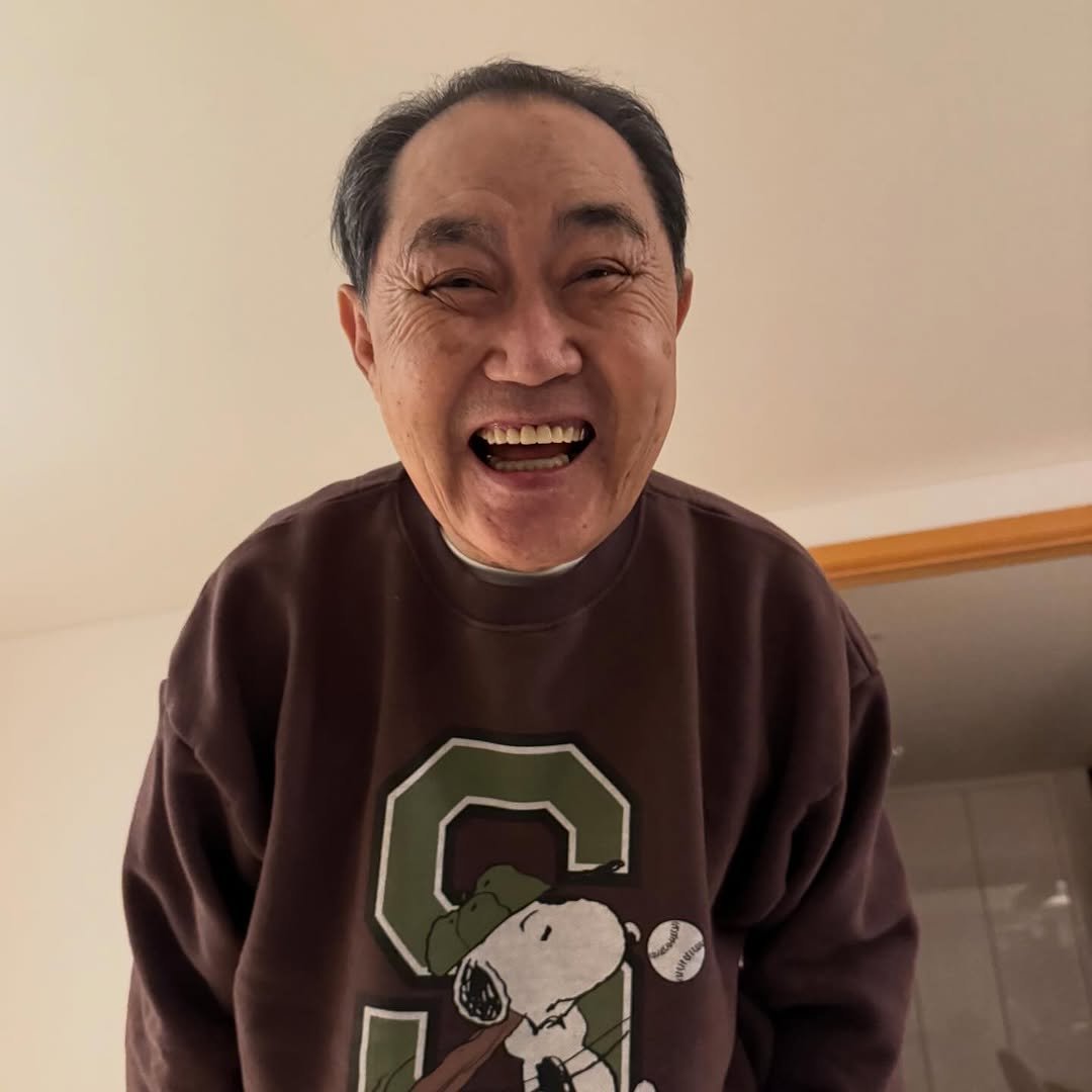 Photo by 유리스마 on January 28, 2026. May be an image of sweatshirt and text.