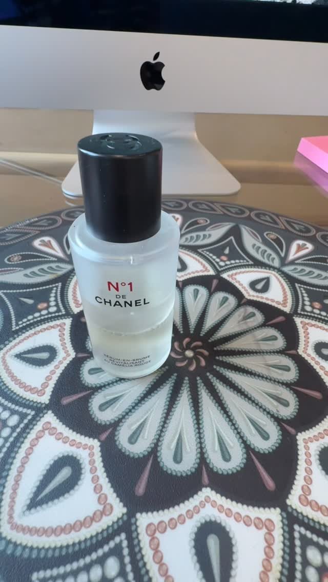 yurismatv 게시물 이미지: 중년아줌마의 필요한 필수 아이템 ^^
먼저는 발림 좋고 화사해지는 팩트 바르고...