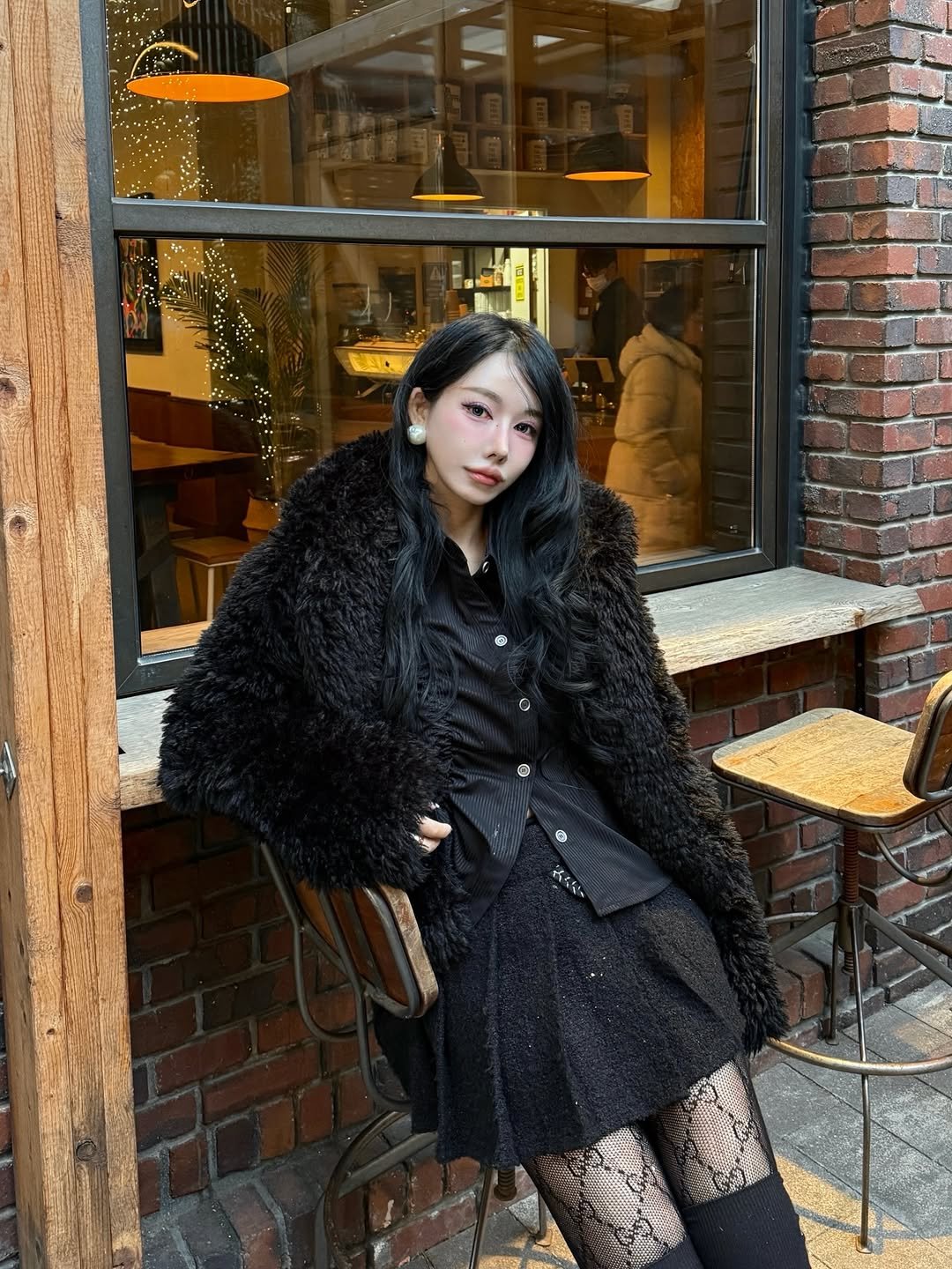 Photo shared by 유라 (李유라) on January 09, 2026 tagging @kimzisu_official, @lazyz.official, and @khakipoint. May be an image of overcoat, duffle coat, fur coat, miniskirt, fishnet stockings, tights, beret and text.