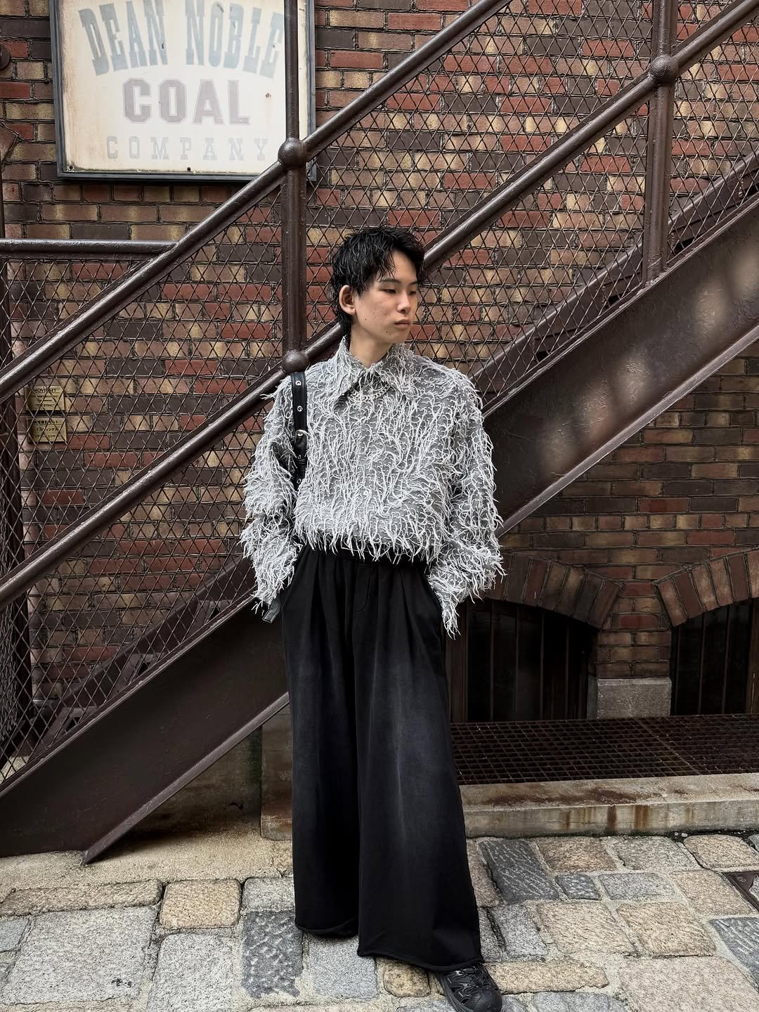 Photo by FACE。大船 yuya  【大船/横浜/鎌倉/韓国メンズヘア/ニュアンスパーマ/カルマパーマ/シャドウパーマ】 on October 11, 2025. May be an image of overcoat and text that says 'COAL COMPANYA'.