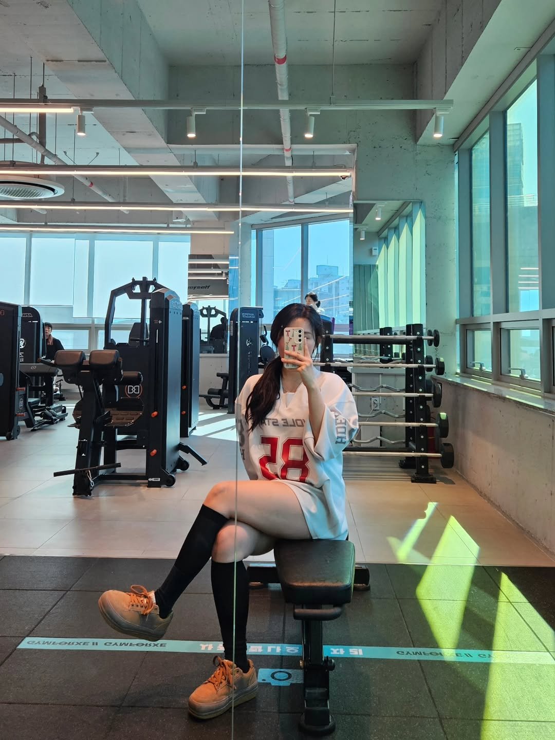 Photo by 유 지은 on February 07, 2026. May be an image of one or more people, biceps, top, treadmill, sportswear and sweatpants.