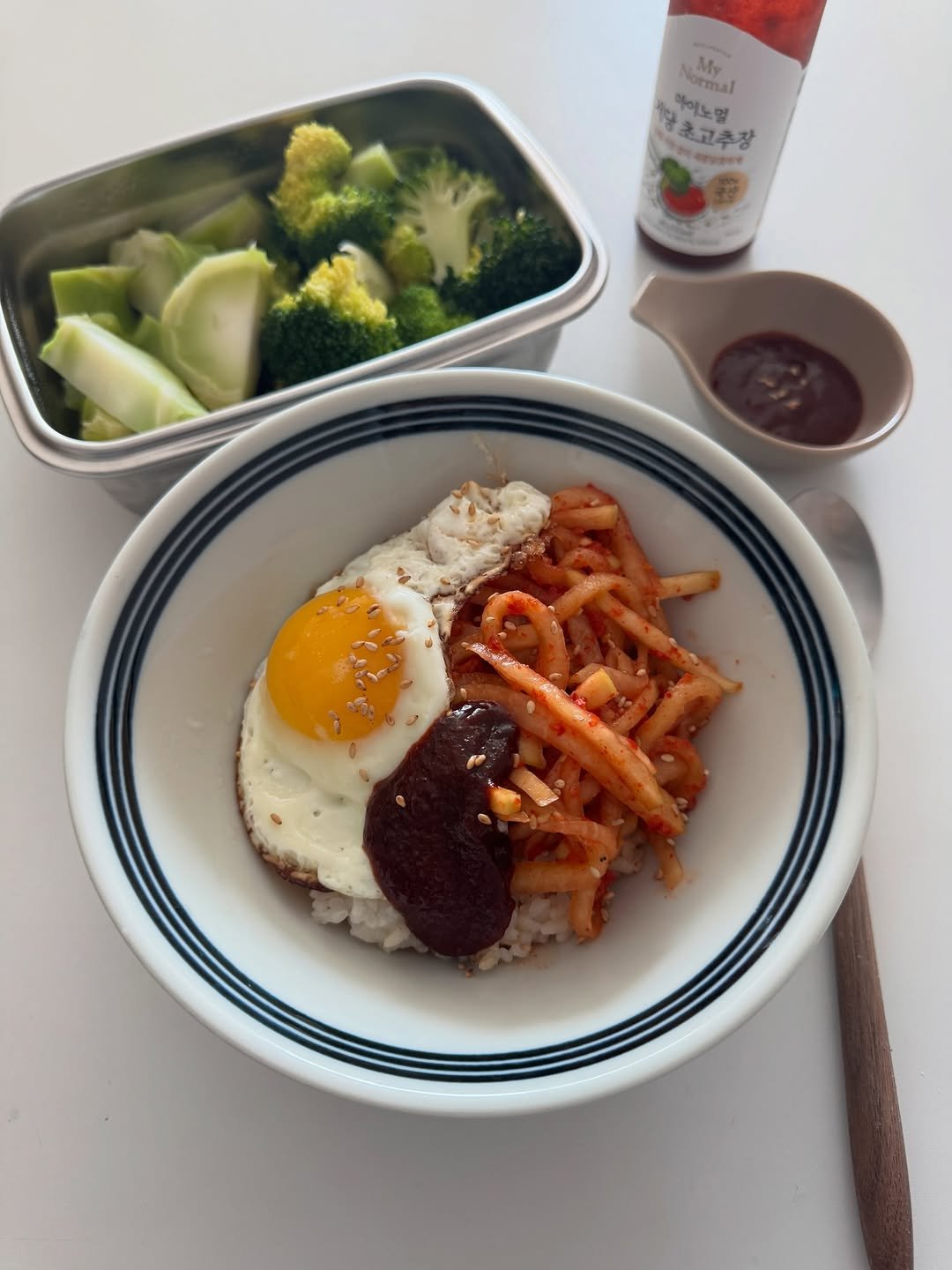 Photo by 유지만ㅣ초간단 건강 레시피 on February 18, 2026. May be an image of poached egg, soy sauce and text.