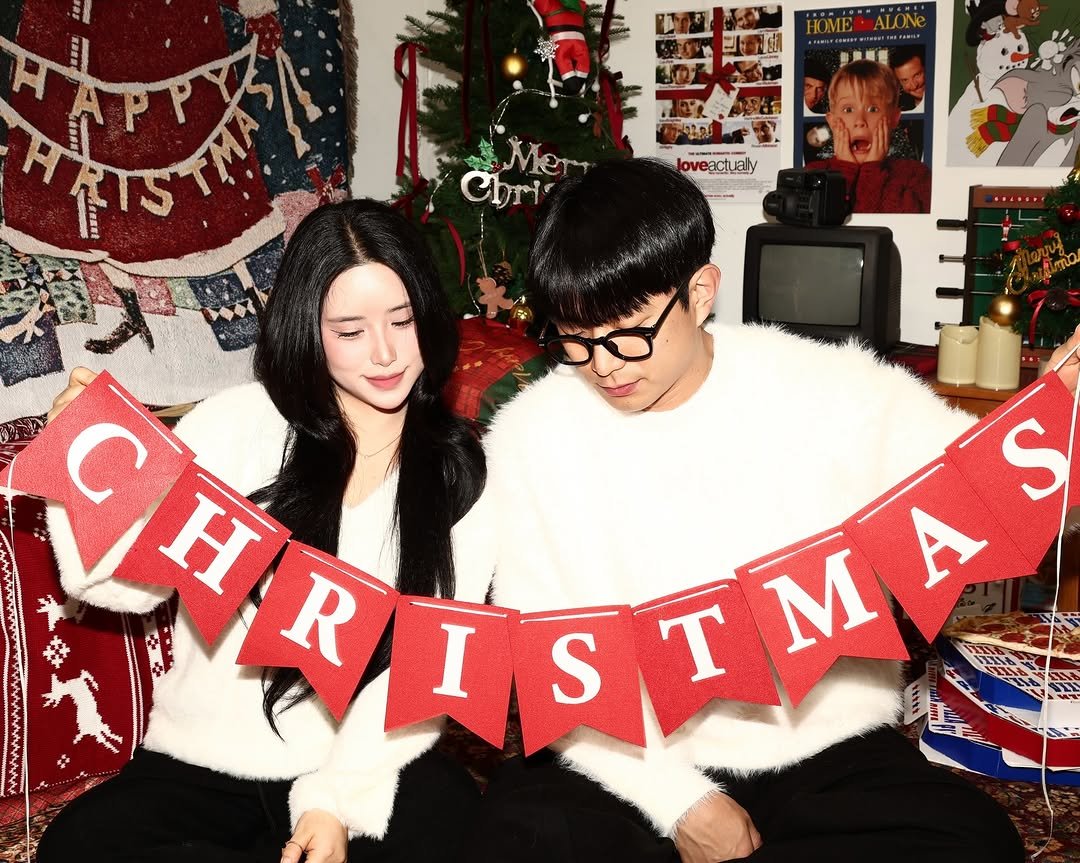 yxngsx 게시물 이미지: +893♥

벌써 세 번째 같이 보내는 크리스마스🎄
네 번째, 다섯 번째, 열...