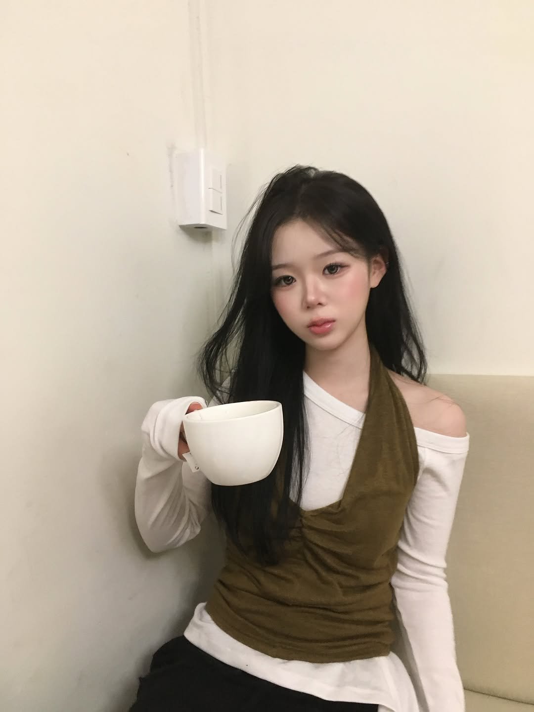 Photo by 홍유연 on November 04, 2025. May be an image of one or more people, hair, top and text.