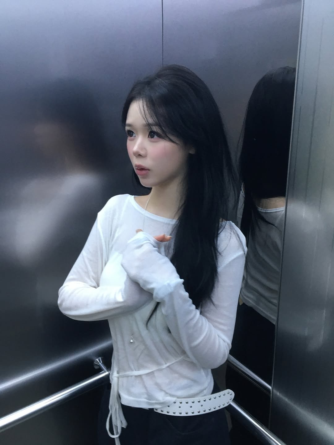 Photo by 홍유연 on October 08, 2025. May be an image of 1 person, hair, top and text.