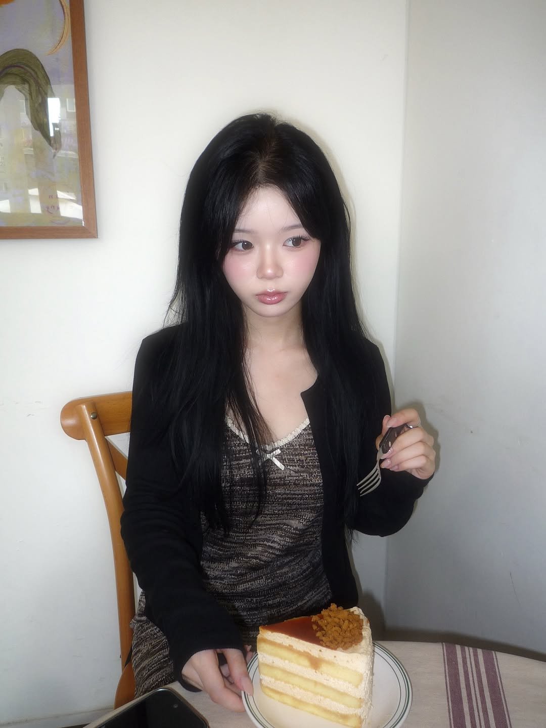 Photo by 홍유연 on September 06, 2025. May be an image of 1 person, cake, pie, cheesecake, pancake and text.