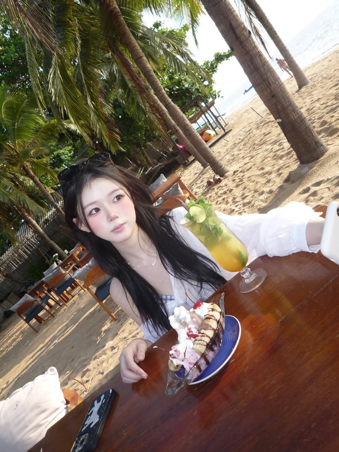 Photo by 홍유연 on March 20, 2026. May be an image of pie, beach, picnic and text.