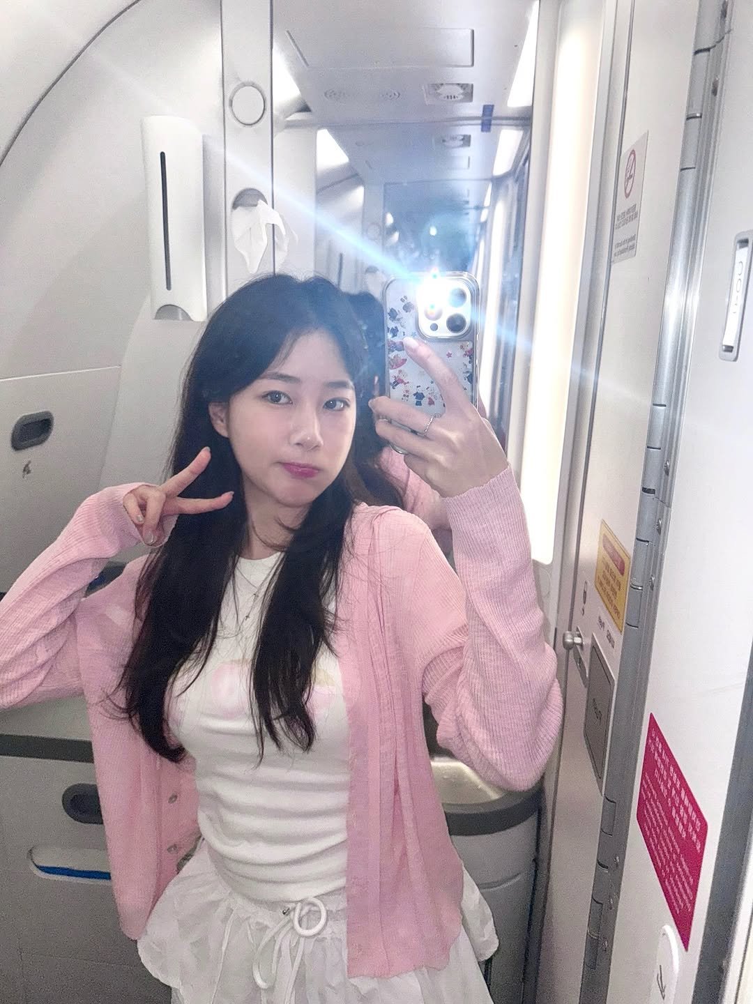 Photo by 이윤선 on June 29, 2025. May be a selfie of 1 person, hair, top, mirror and text.