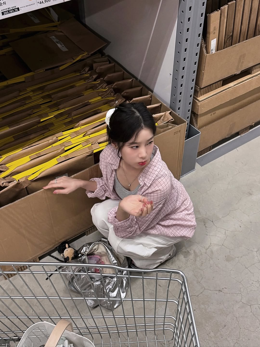 Photo by 이윤선 on September 24, 2025. May be an image of 1 person, buggy, shopping cart and text.