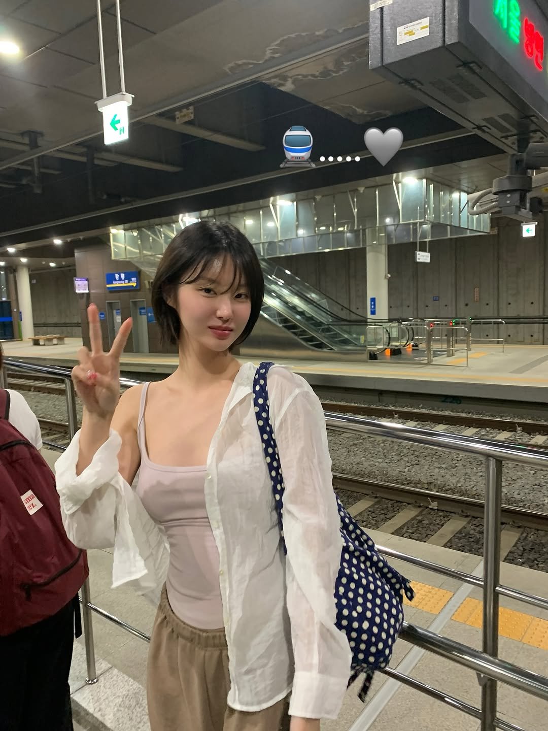 Photo by 하여니 on August 18, 2025. May be an image of 2 people, hair, train and text.