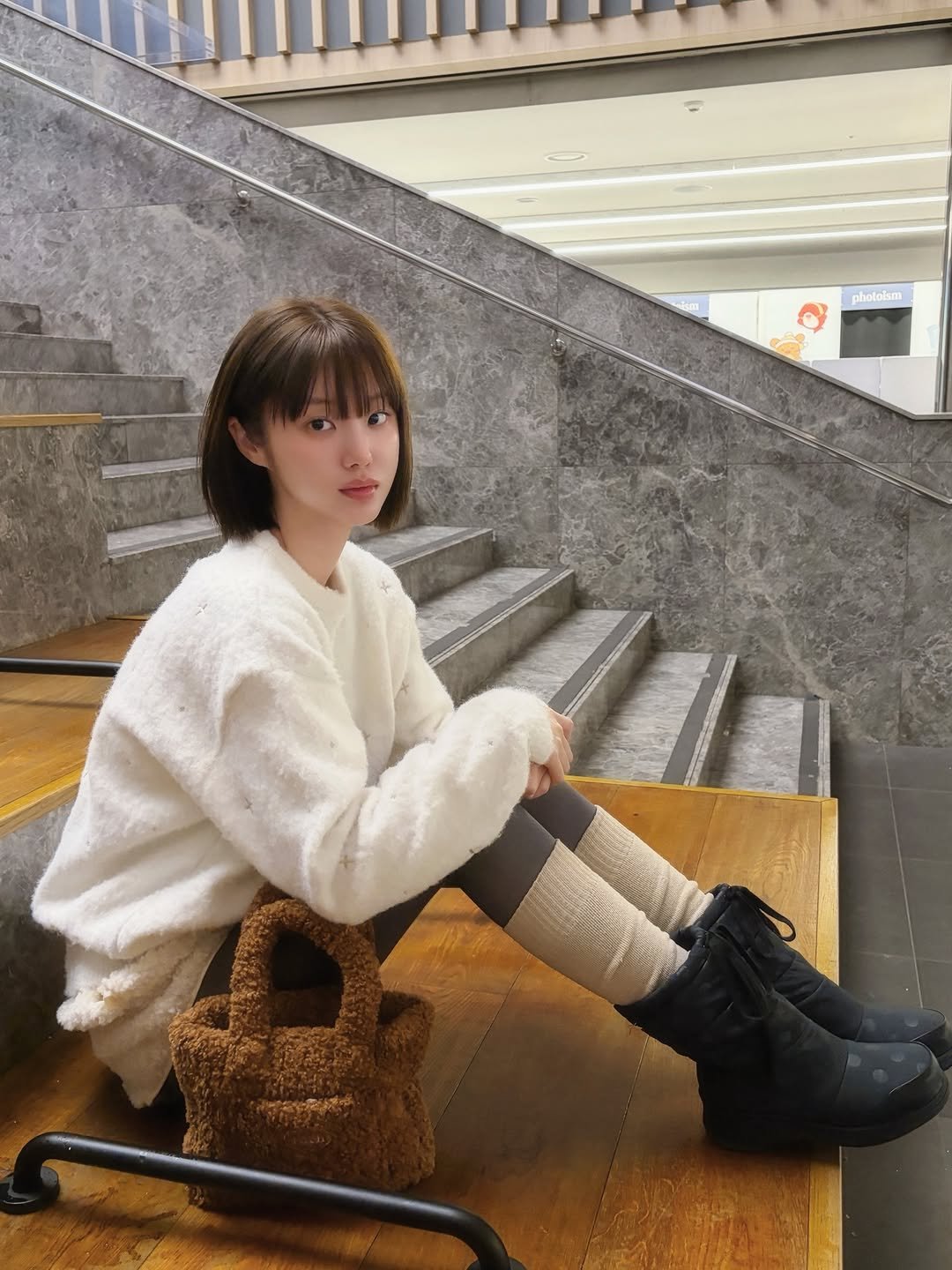 Photo shared by 하여니 on December 22, 2025 tagging @ronron.co.kr, and @foggy.moody. May be an image of duffle coat, parka, knit, turtleneck, purse, boots and text.