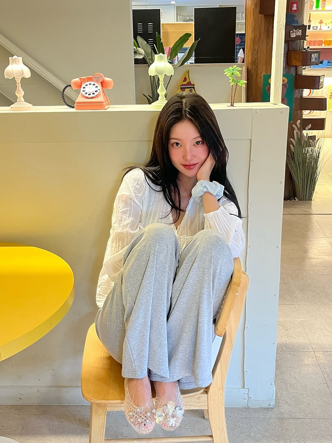 Photo by 하여니 on August 03, 2025. May be an image of 1 person, hair and text.