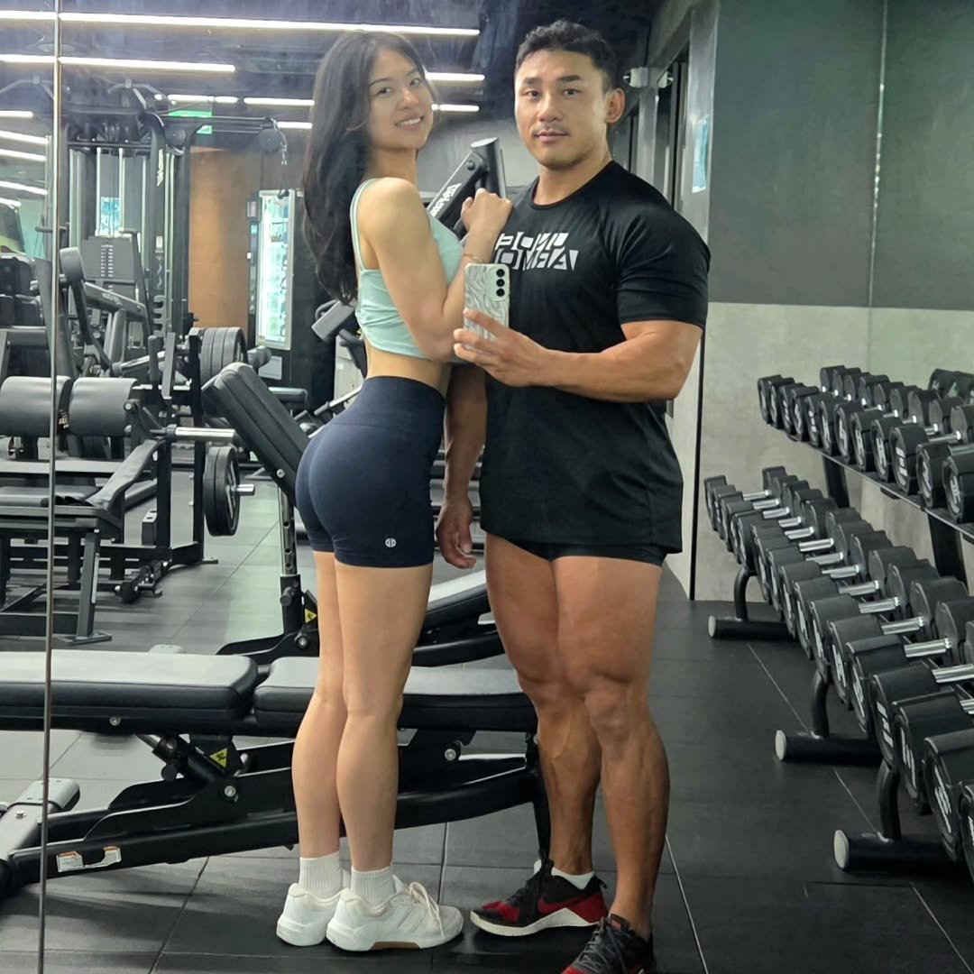 yxxnxee 게시물 이미지: 싱가포르 전지훈련 🌴
운동은 항상 재밌게 하라는 오빠의 운동 철학 
웃으면서 했는데...