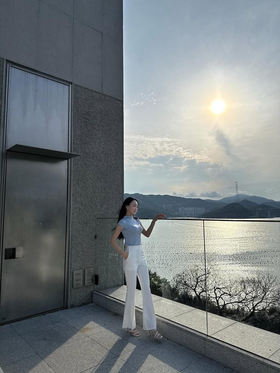 yyuujinhaa 게시물 이미지: 오랜만에 낮에 윤슬 🩵🦋🕊️✨🫧💎💙
#행복❤️
-
#갱고반지하 #카페 #귀산