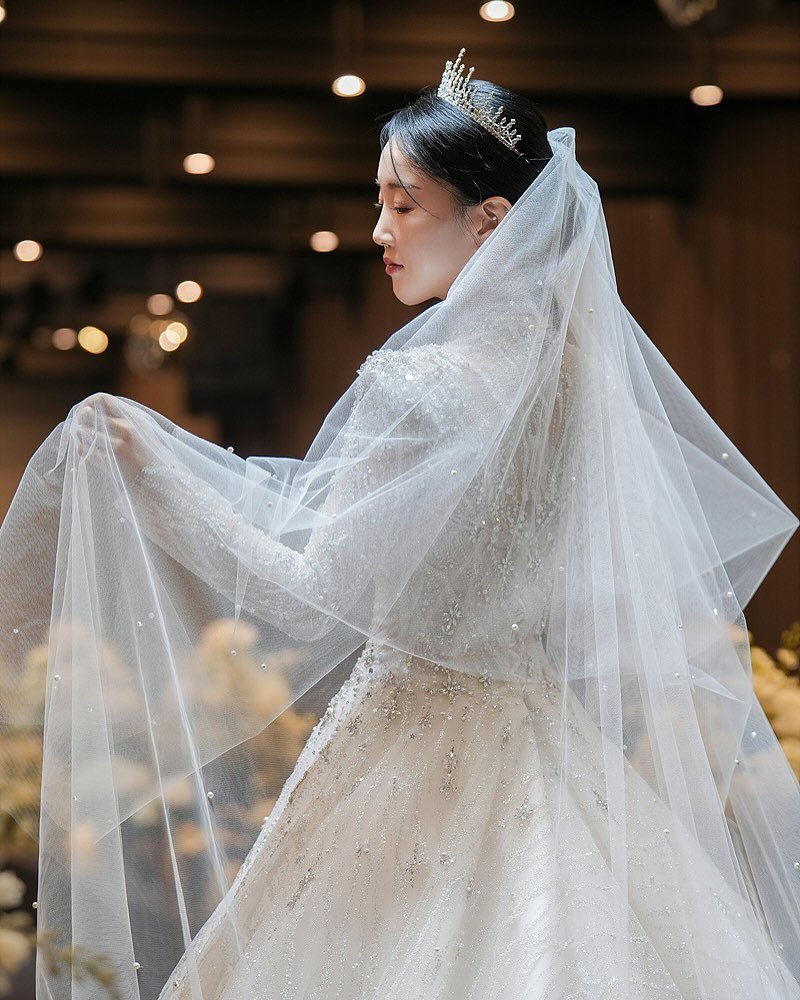 yyuujinhaa 게시물 이미지: 👰🏻‍♀️🤍 벌써 한달이 지난 행복했던 결혼식 🤍🙏🏻 
아빠와 입장하는 사진도...