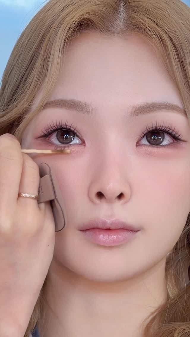 yyye__vely 게시물 이미지: 너무 예쁜👧🏻얼굴에 복숭아 색조들로 덜굽자 🍑🤎✨
#복숭아메이크업 #덜굽자메이크업...