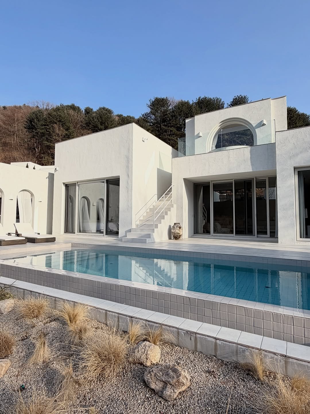 Photo by 더클래스모나크 예진실장💄 on February 16, 2026. May be an image of pool and text.