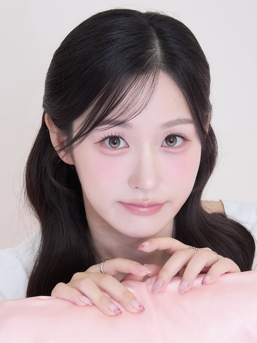 Photo shared by 더클래스모나크 예진실장💄 on February 18, 2026 tagging @hyerim_official, @iam_inyeong, and @kitch.uu. May be a closeup of one or more people, braids, makeup and text.