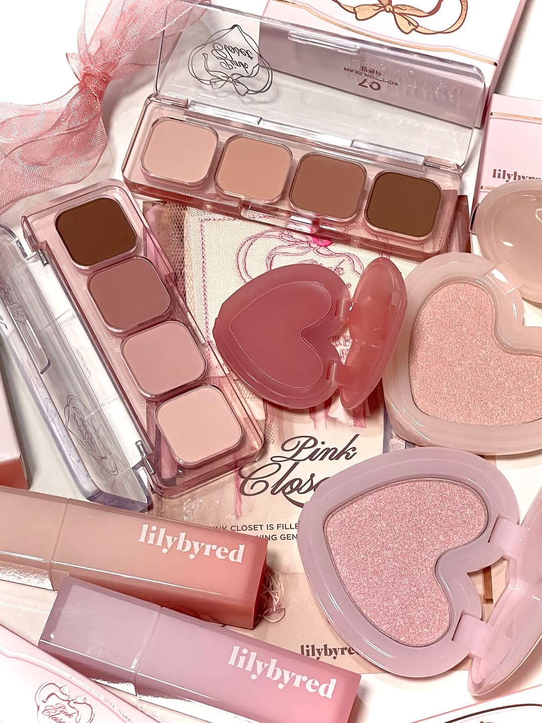 Photo shared by 더클래스모나크 예진실장💄 on August 11, 2025 tagging @ably_official, @lilybyred_official, and @yrui.rm. May be an image of one or more people, makeup, lipstick, pallette, cosmetics and text.