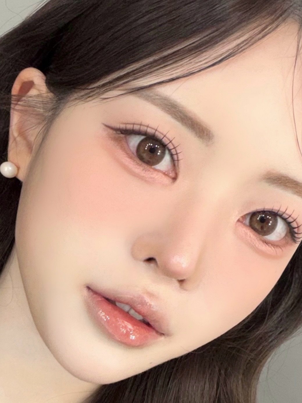 yyye__vely 게시물 이미지: 진짜 실물이 인형이셨던 우리 고객님…🤍
도화지처럼 맑은 피부에
올리는 색조마다...
