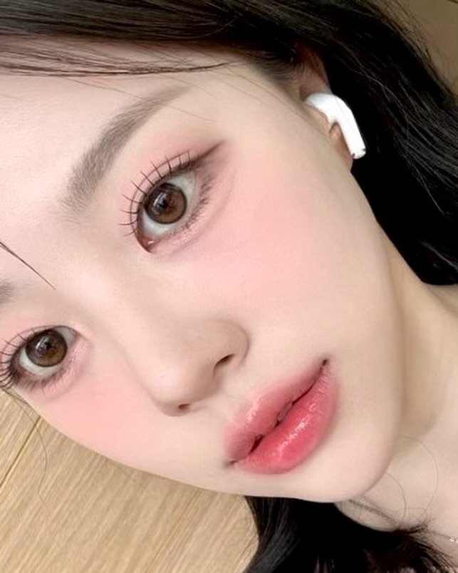 Photo shared by 더클래스모나크 예진실장💄 on May 02, 2024 tagging @artist___u, @moumou_official_, and @moumou_official_jp.