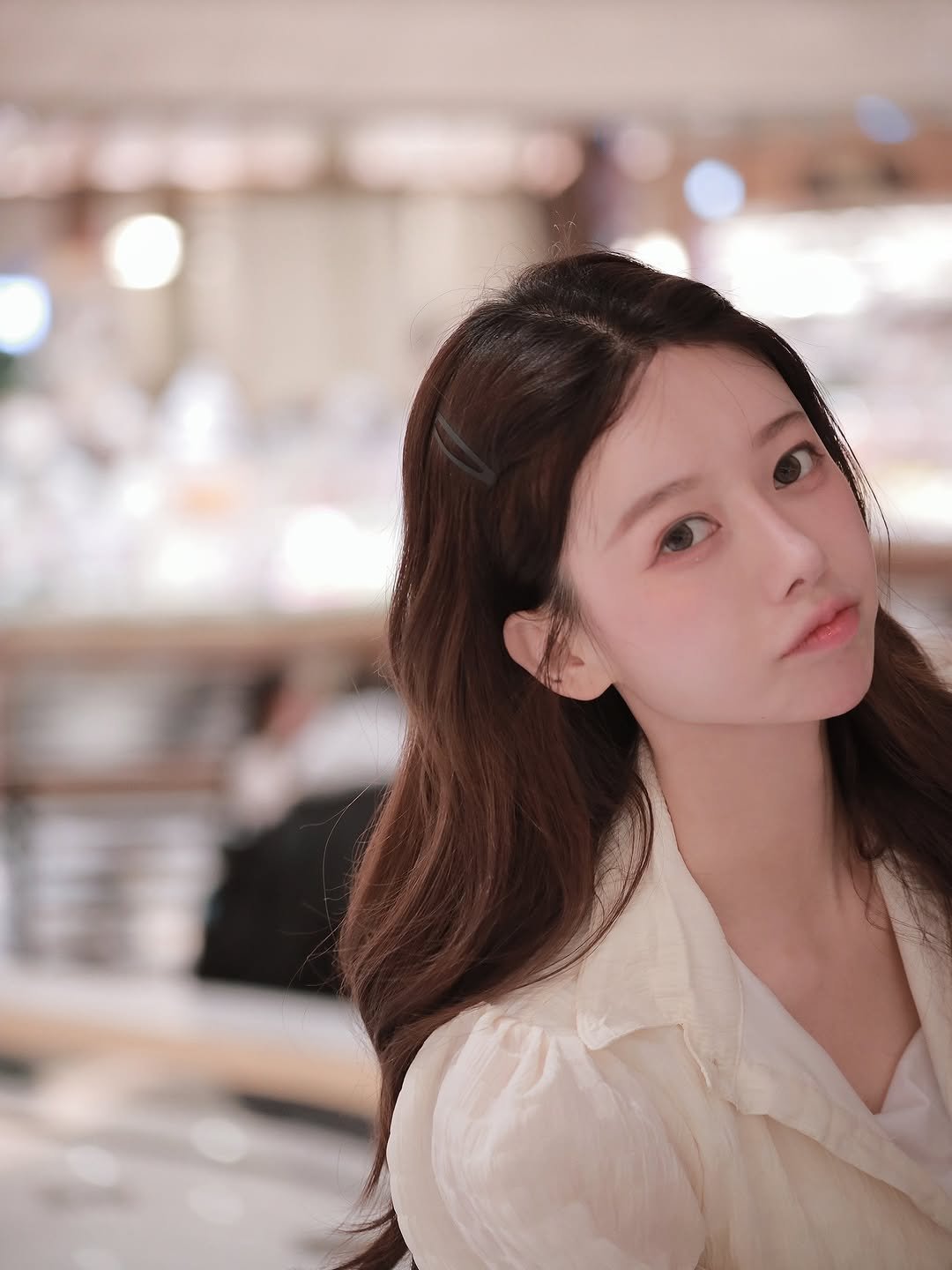 Photo by 이아영 on April 22, 2026. May be an image of one or more people, hair, top and text.