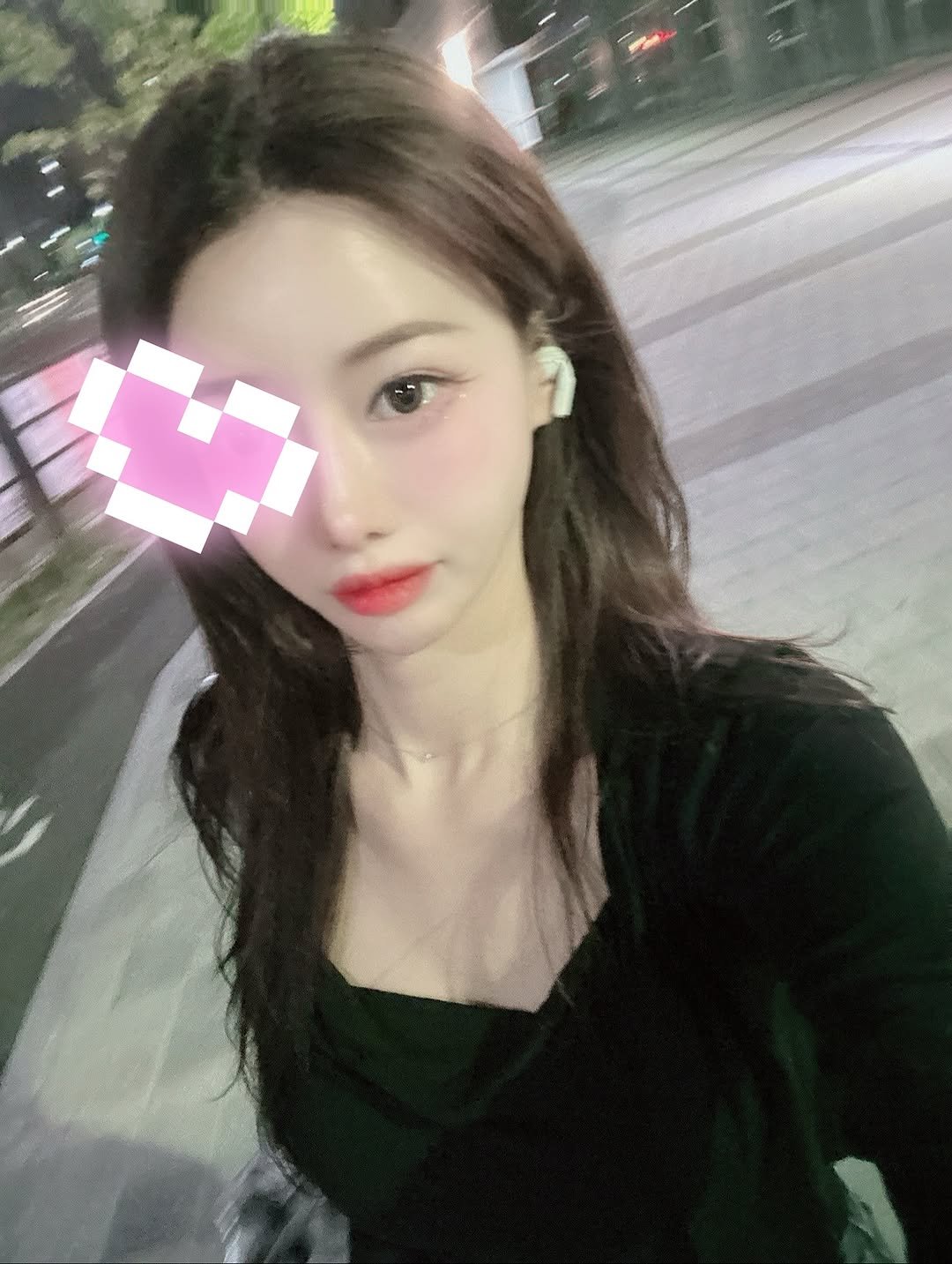 Photo shared by 이아영 on October 25, 2025 tagging @thankyoups_tw. May be an image of one or more people, hair and text.