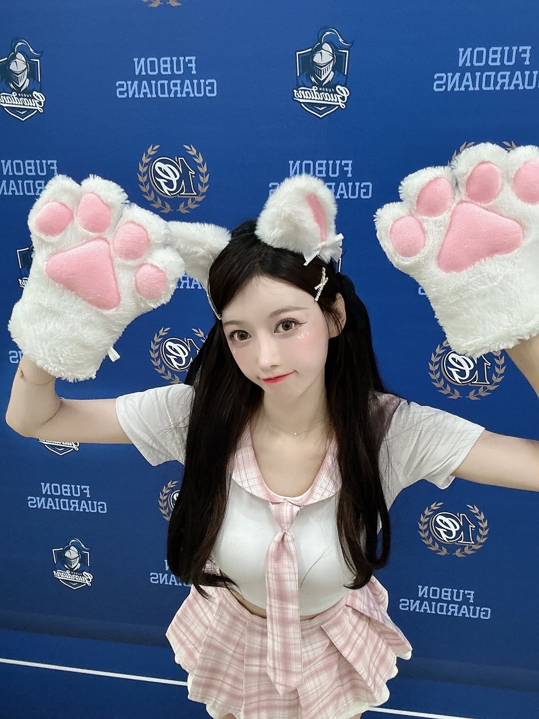 Photo by 이아영 on April 20, 2026. May be an image of costume and text.