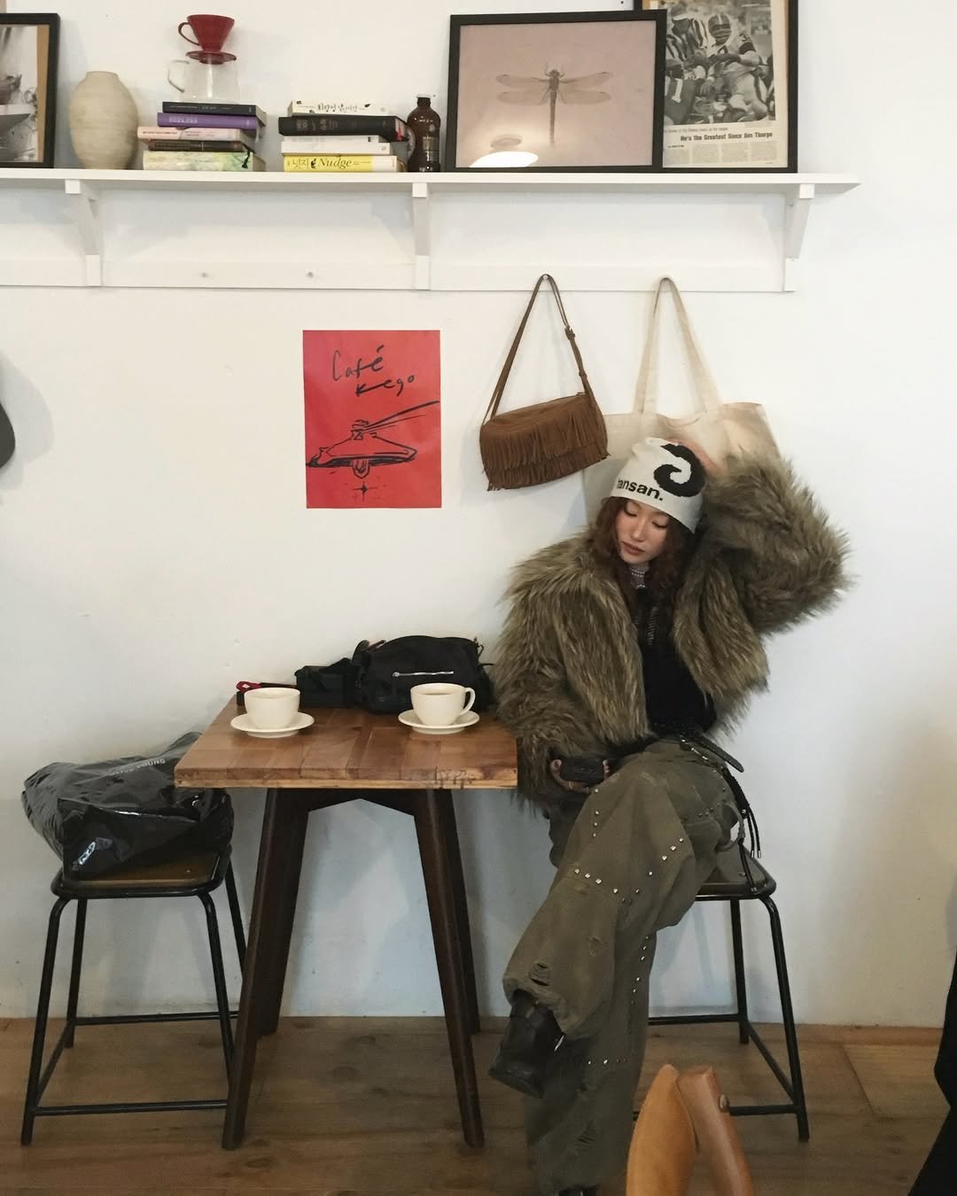 Photo shared by 연재중 on November 30, 2025 tagging @molliolli.official, and @tansanmagnesium.kr. May be an image of fur coat, parka, rack, face mask, beret and text.