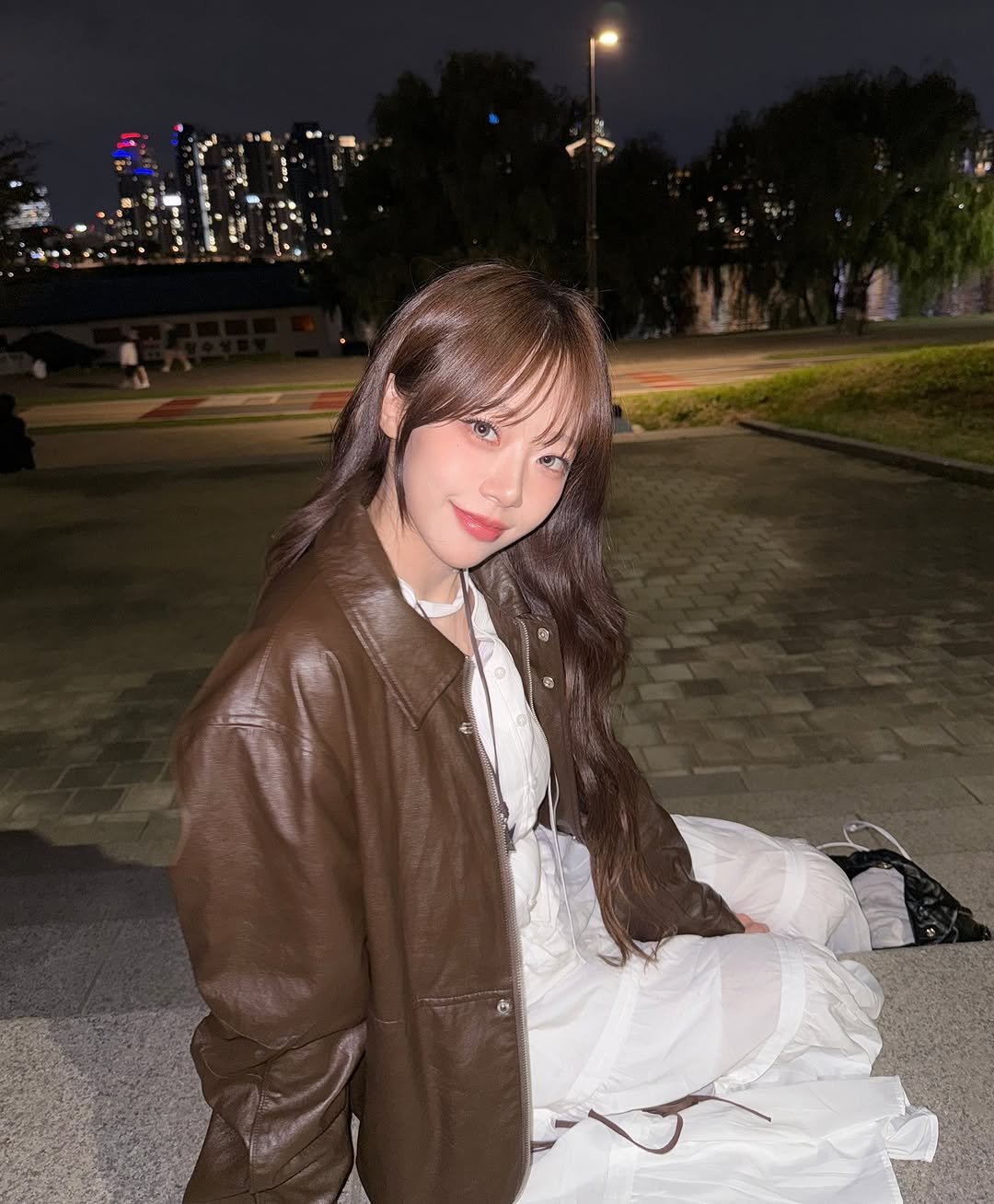 Photo by 지 지원 zzone on November 03, 2025. May be an image of one or more people, hair, duffle coat, parka, outdoors and text.