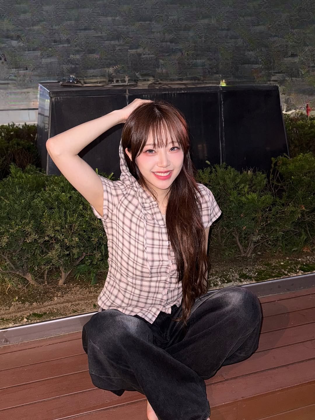 Photo by 지 지원 zzone on September 07, 2025. May be an image of one or more people, hair, outdoors and text.