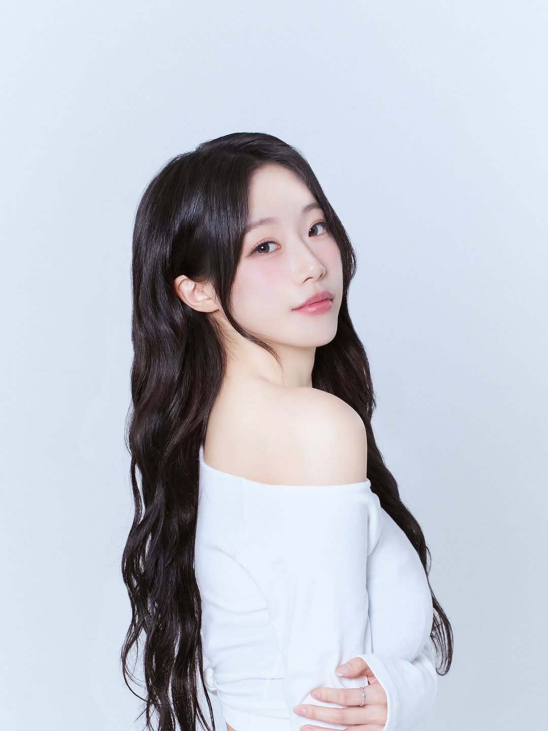 Photo by 지원 JEEWON on July 01, 2025. May be an image of 1 person, braids, top and text.