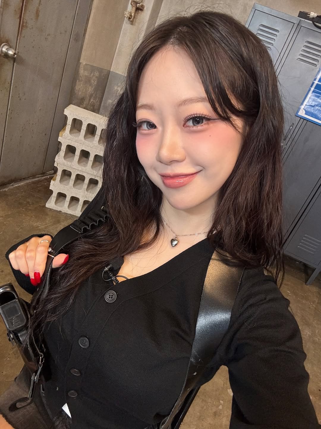 Photo by 지원 JEEWON on June 24, 2025. May be a selfie of 1 person, hair and text.
