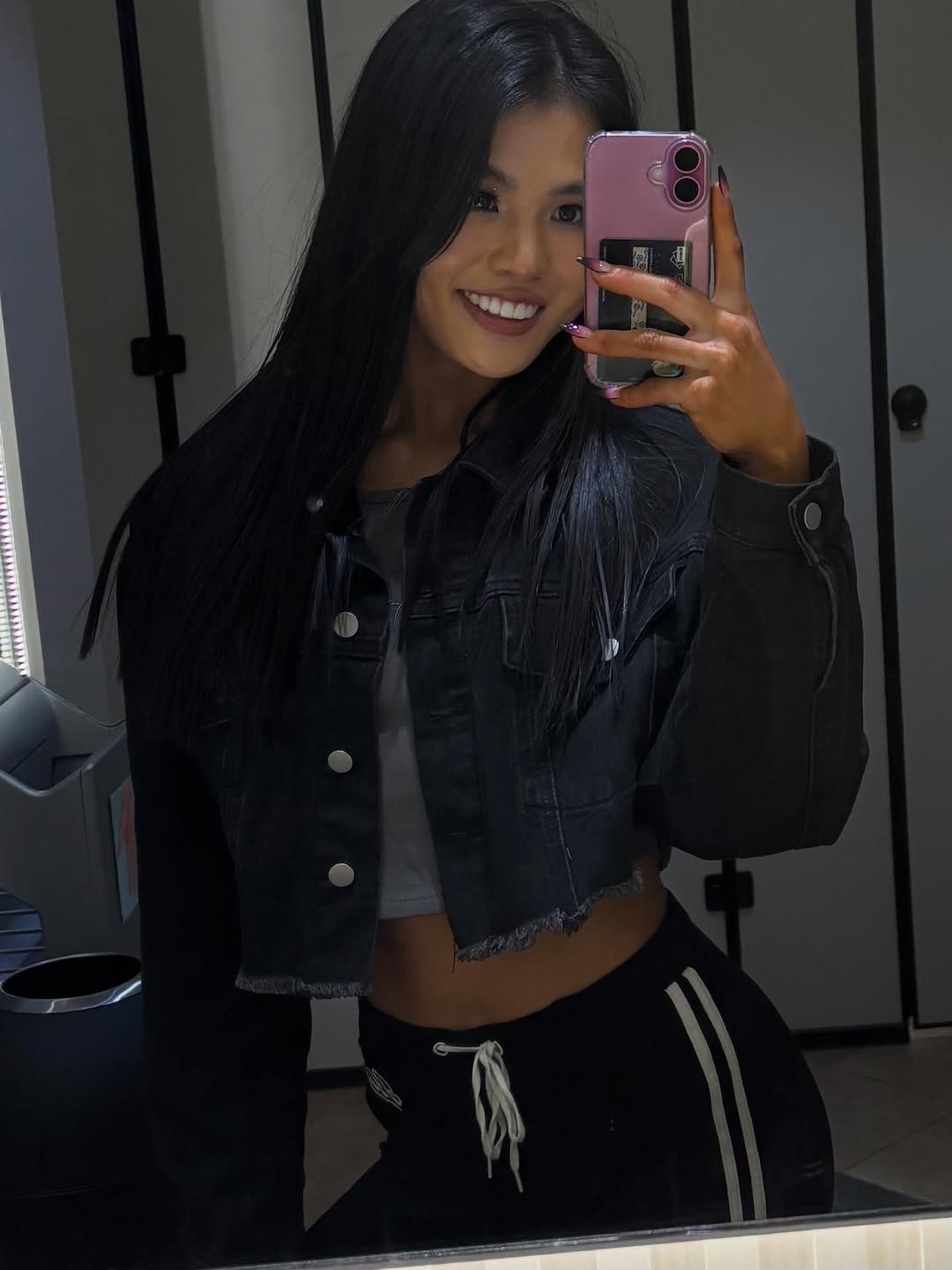 Photo by 지야 on December 06, 2025. May be a selfie of one or more people, braids, long hair, people smiling, jacket, sweatpants and text.