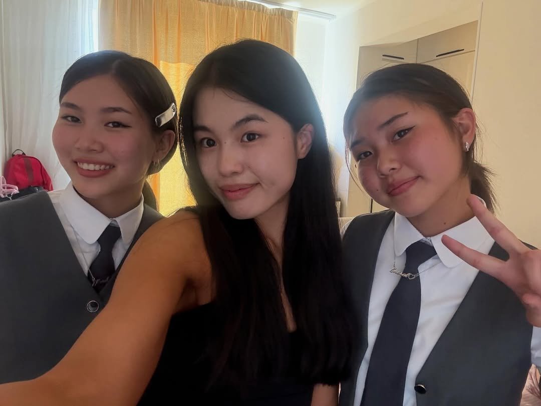 Photo by 지야 on February 08, 2026. May be an image of one or more people, suit and text.