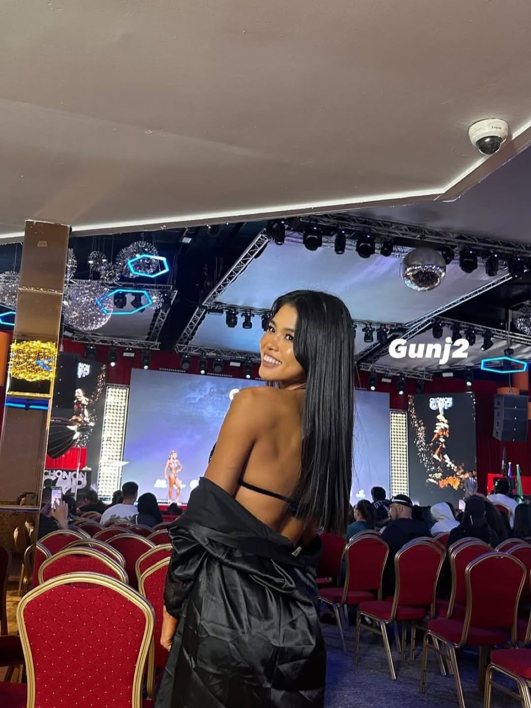 Photo by 지야 on March 27, 2026. May be an image of one or more people, hair, top, dress and text.