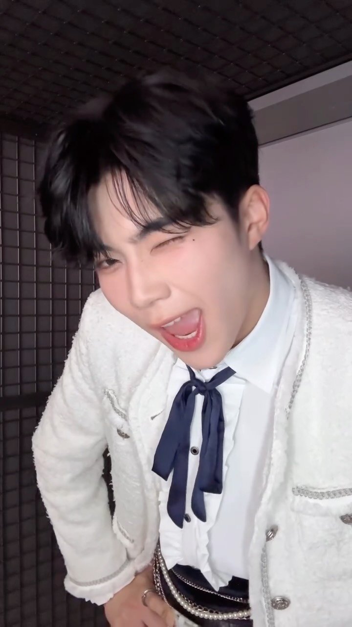 zb1official 게시물 이미지: gameboy👾

#ZEROBASEONE #ZB1 #제로베이스원 
#PARKGUNWOOK #박건욱