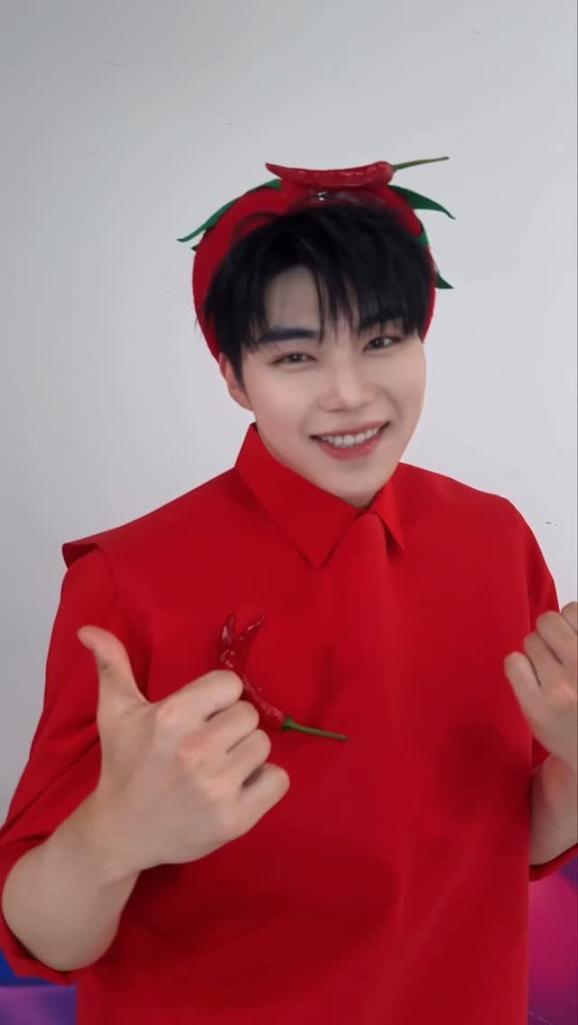 zb1official 게시물 이미지: 🌶️ vibe (not 🍅 vibe)

#ZEROBASEONE #PARKGUNWOOK