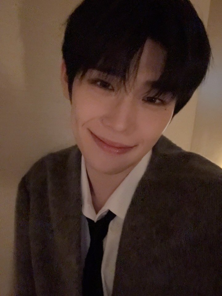 zb1official 게시물 이미지: ⭐️<-🐟🐟🐟🐟 

#ZEROBASEONE #ZB1 #제로베이스원 
#KIMTAERAE #김태래