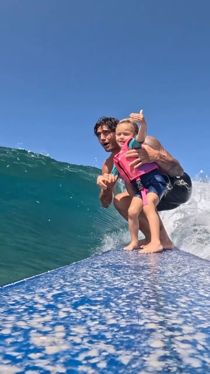 zekelau 게시물 이미지: Firing!! Family surfs always in @olukai