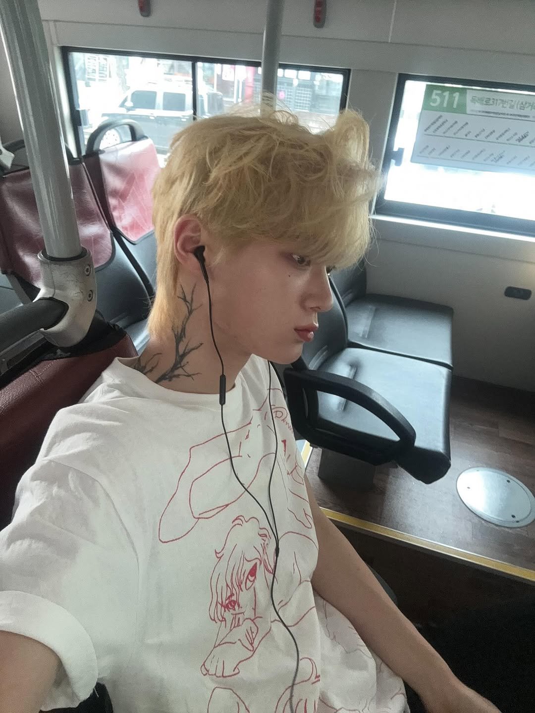 Photo by 빈 on July 30, 2025. May be an image of 1 person, bangs, blonde hair, bus and text.